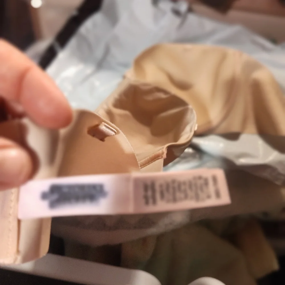 Victoria's Secret Seamless Strapless Bra - Cream - Picture 5 of 5